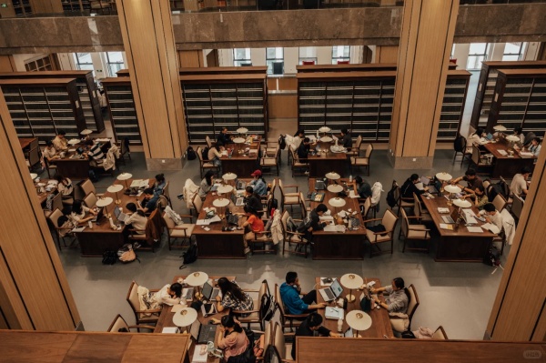 大學(xué)圖書館設(shè)計(jì)