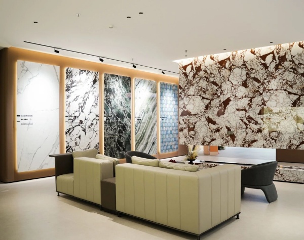 展廳煥新升級(jí)壹號(hào)瓷磚巖板總部展廳，讓高階審美以極致細(xì)節(jié)落地